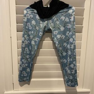 Beyond Yoga/Beyond the Bump capri length leggings.  Size Medium.